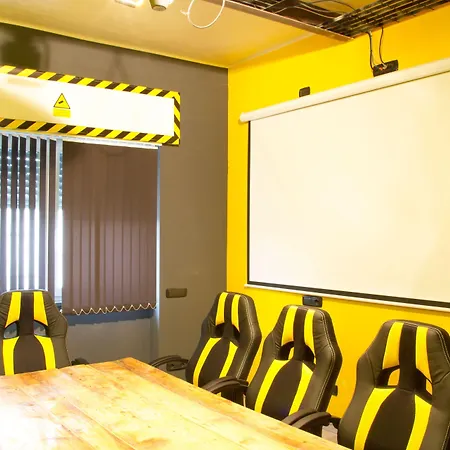 B2in & Office Alojamento de Acomodação e Pequeno-almoço 4*