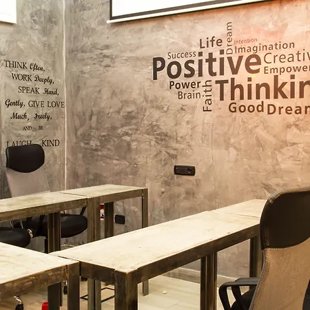 B2in & Office Alojamento de Acomodação e Pequeno-almoço 4*