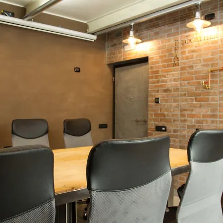 B2in & Office Alojamento de Acomodação e Pequeno-almoço 4*